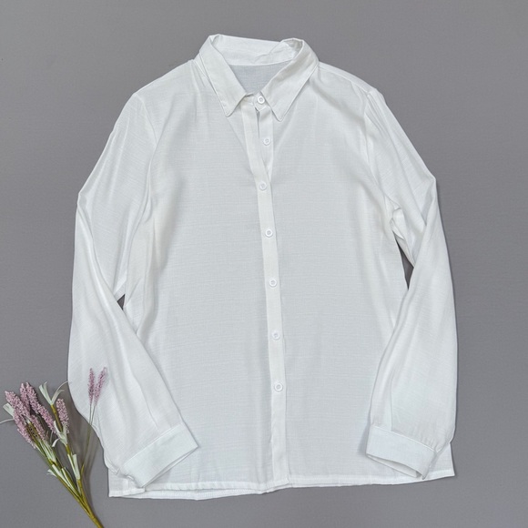 Tops - NWOT white etched long sleeve button down collared shirt blouse, M.